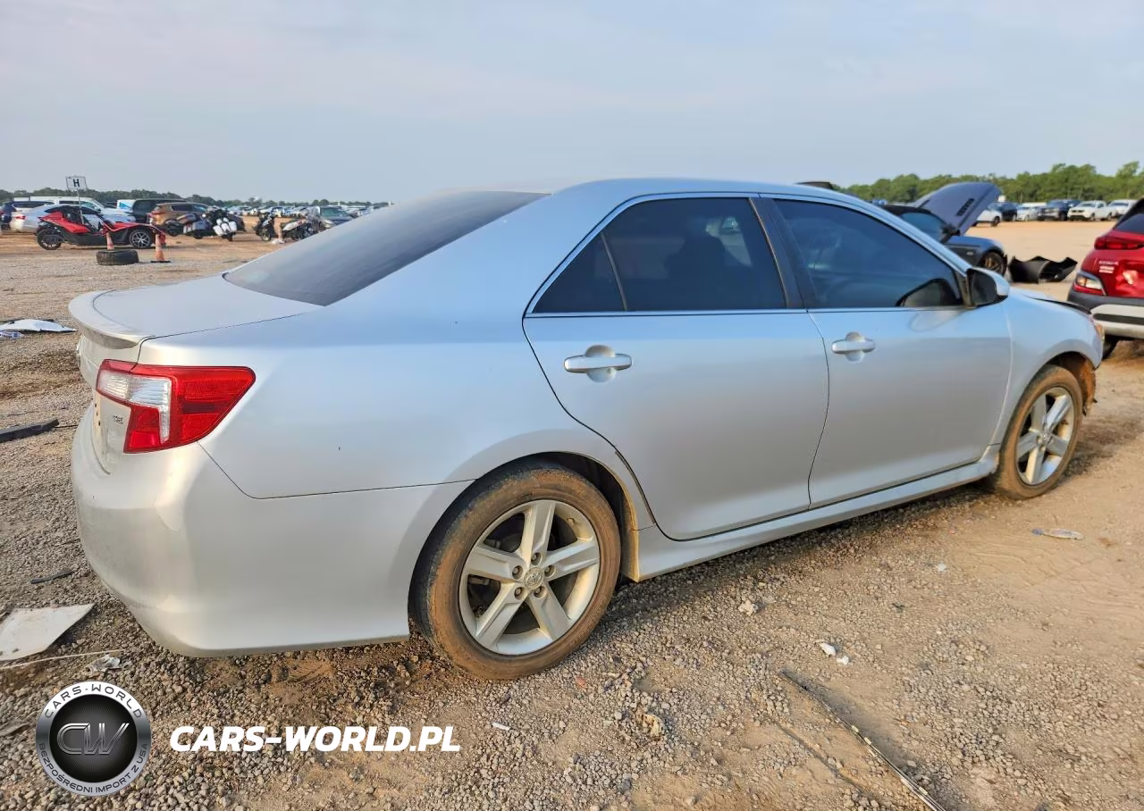 2014 Toyota Camry Se VIN:4T1BF1FK1EU346673 - 3