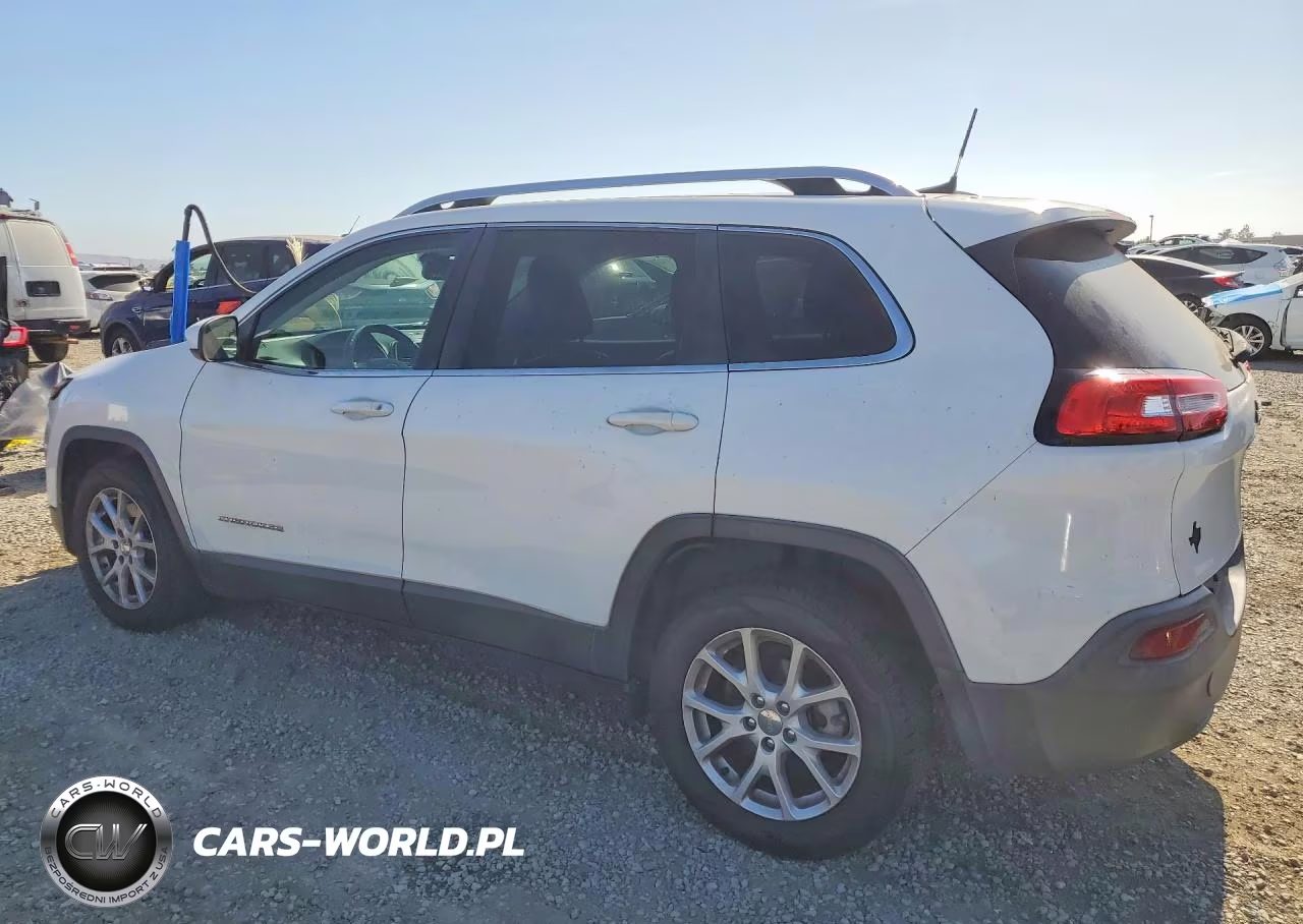2016 Jeep Cherokee Latitude VIN:1C4PJLCB7GW329392 - 2