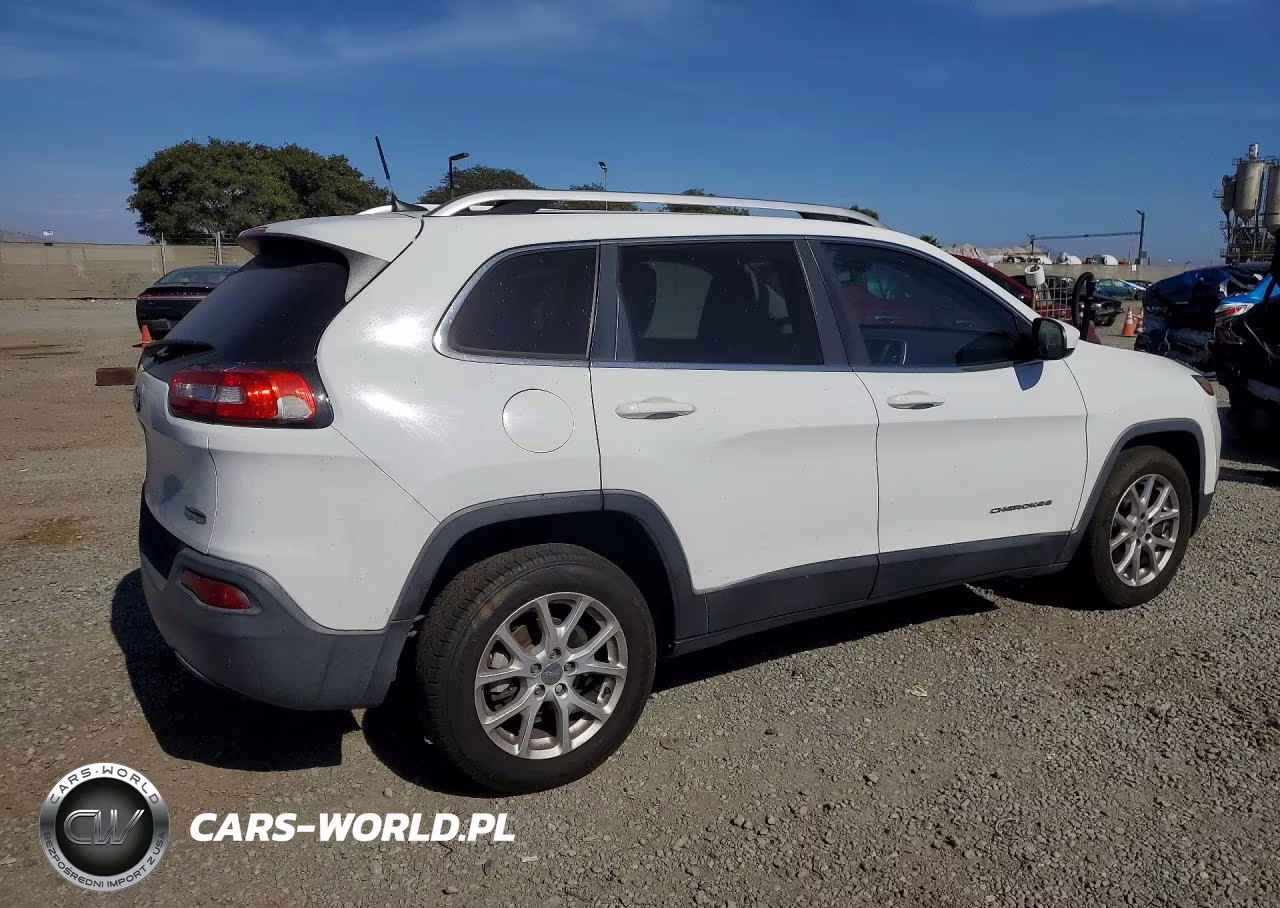 2016 Jeep Cherokee Latitude VIN:1C4PJLCB7GW329392 - 3