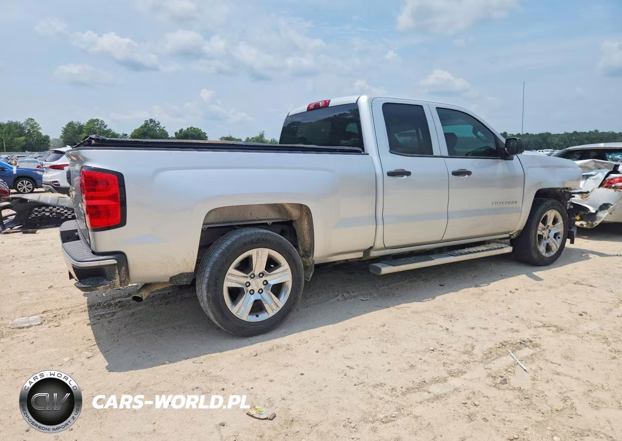2018 Chevrolet Silverado C1500 Custom VIN:1GCRCPEH0JZ272843 - 3