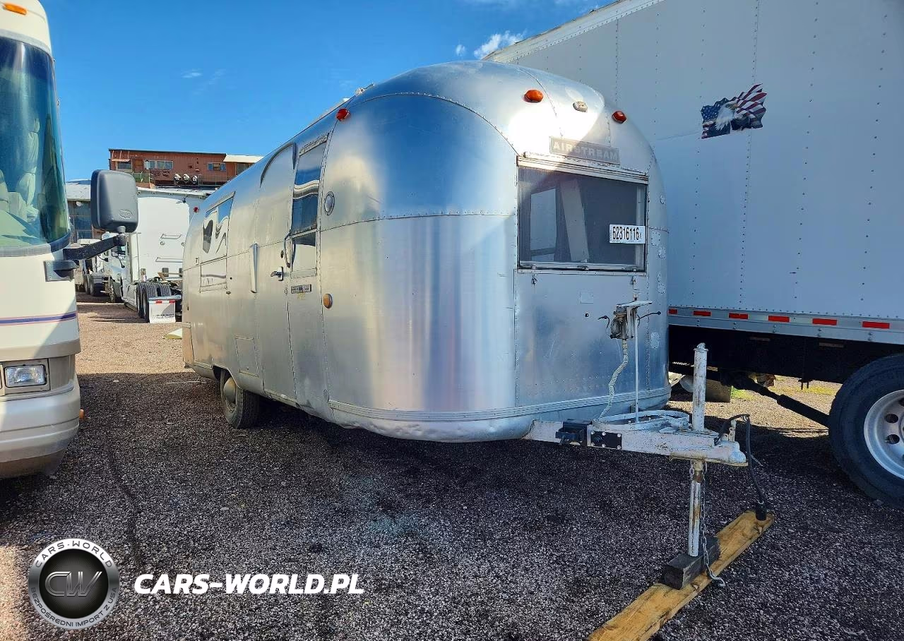 1968 Airstream Land Yacht Camper