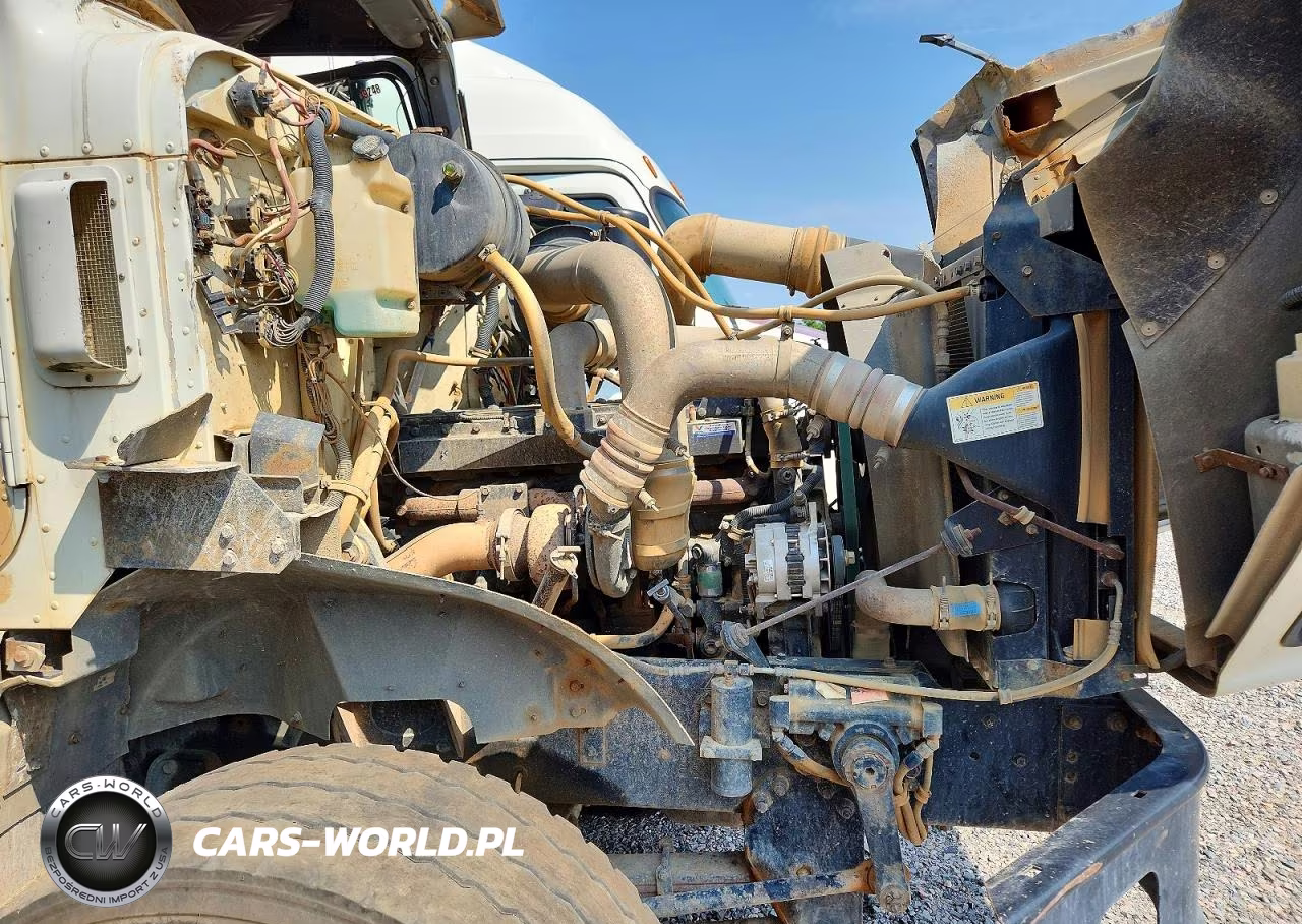 1999 International F5070 Dump Truck VIN:1HTTGAHT8XJ002518 - 10