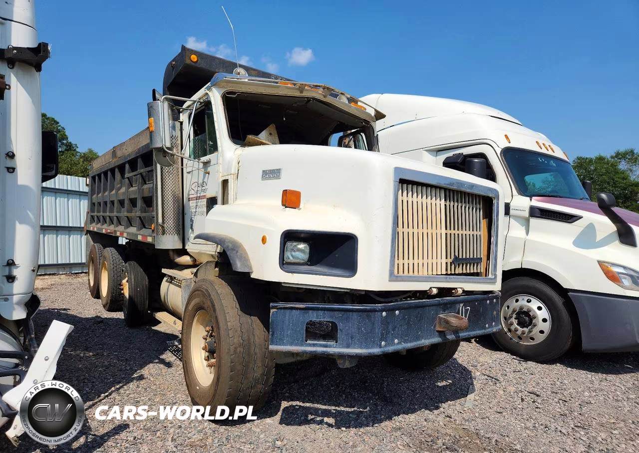 1999 International F5070 Dump Truck VIN:1HTTGAHT8XJ002518 - 4