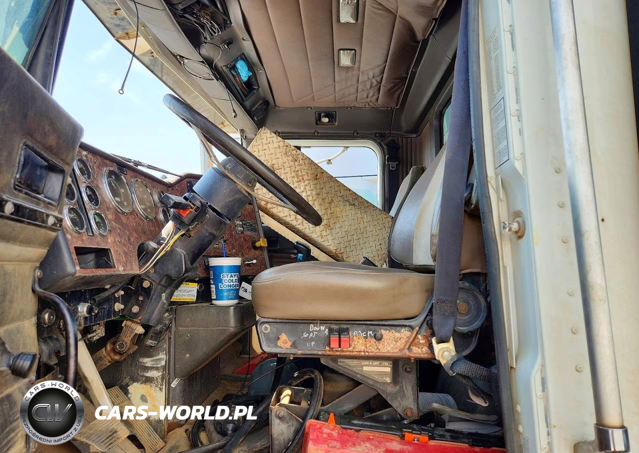 1999 International F5070 Dump Truck VIN:1HTTGAHT8XJ002518 - 7