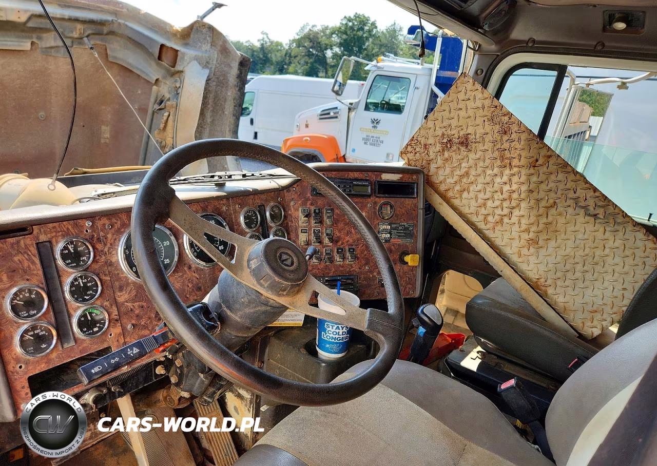 1999 International F5070 Dump Truck VIN:1HTTGAHT8XJ002518 - 8