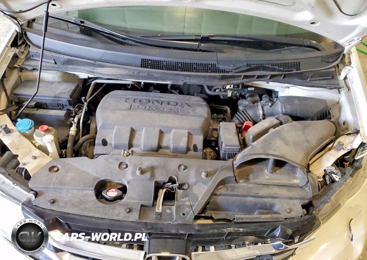 2015 Honda Odyssey Touring VIN:5FNRL5H97FB062519 - 12