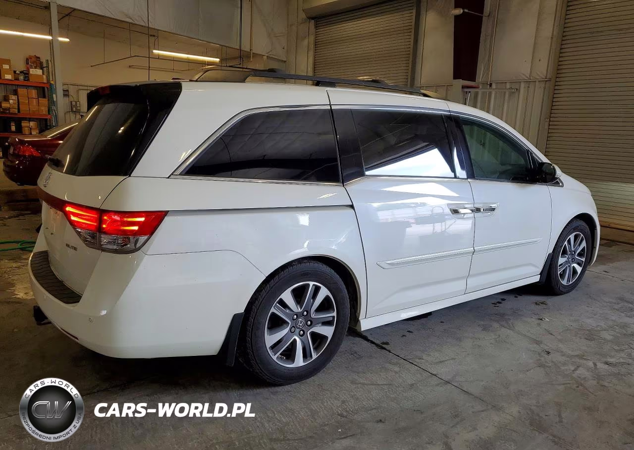 2015 Honda Odyssey Touring VIN:5FNRL5H97FB062519 - 3