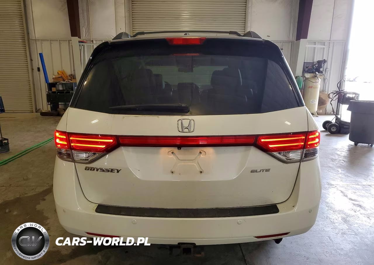 2015 Honda Odyssey Touring VIN:5FNRL5H97FB062519 - 6