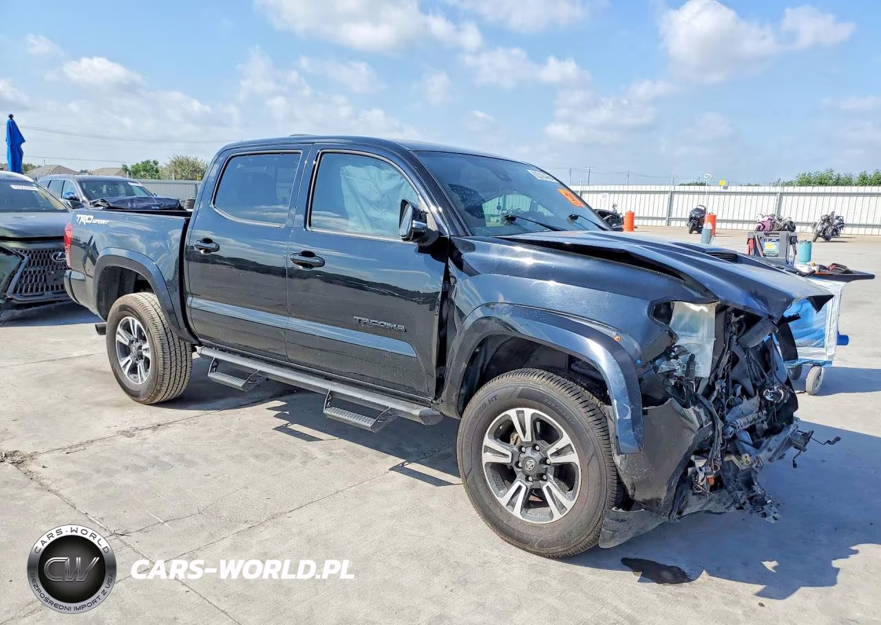 2018 Toyota Tacoma Trd Sport VIN:5TFAZ5CN2JX065813 - 4