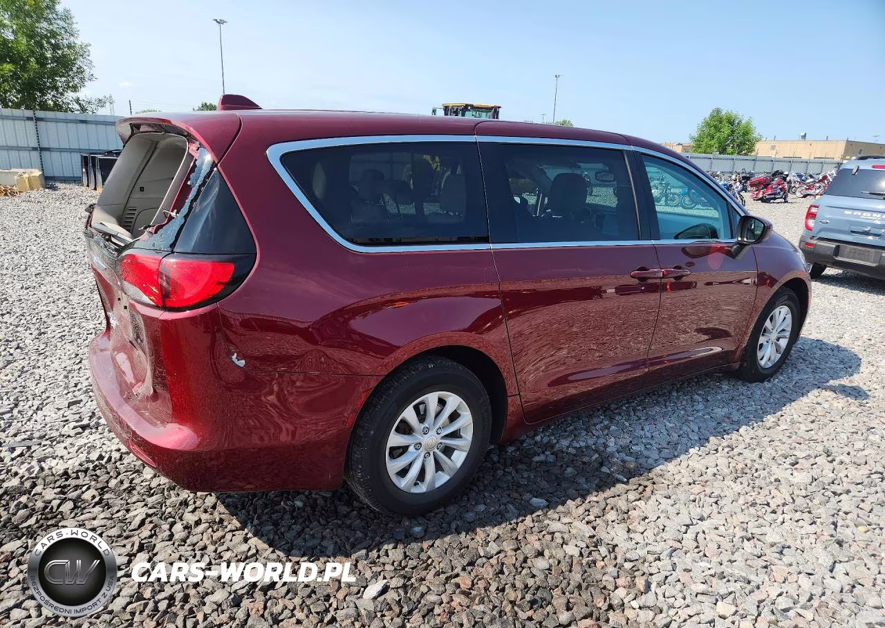 2017 Chrysler Pacifica Touring VIN:2C4RC1DG8HR522727 - 3