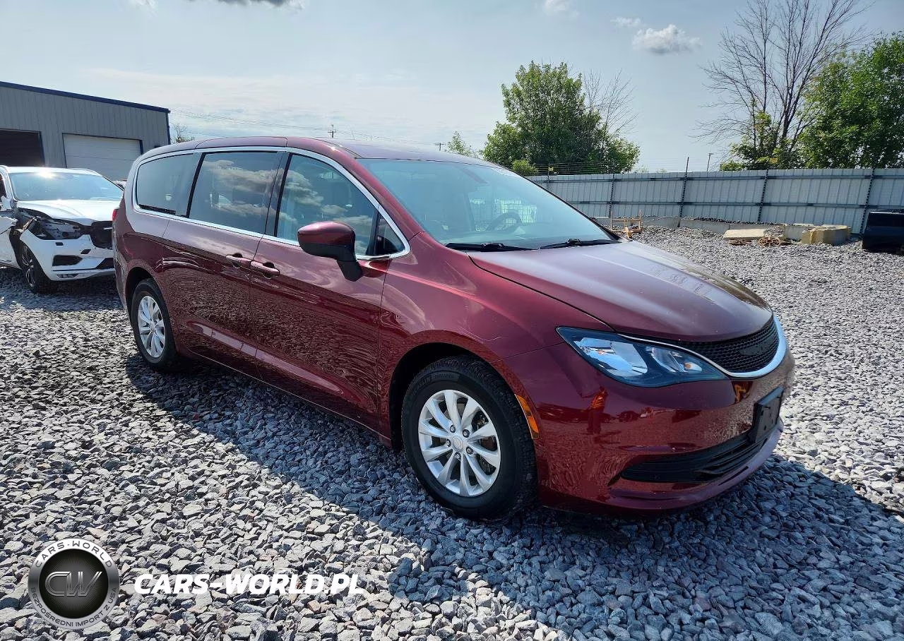 2017 Chrysler Pacifica Touring VIN:2C4RC1DG8HR522727 - 4