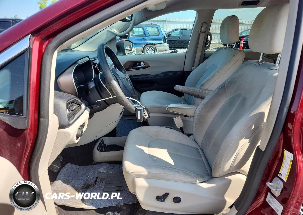 2017 Chrysler Pacifica Touring VIN:2C4RC1DG8HR522727 - 7