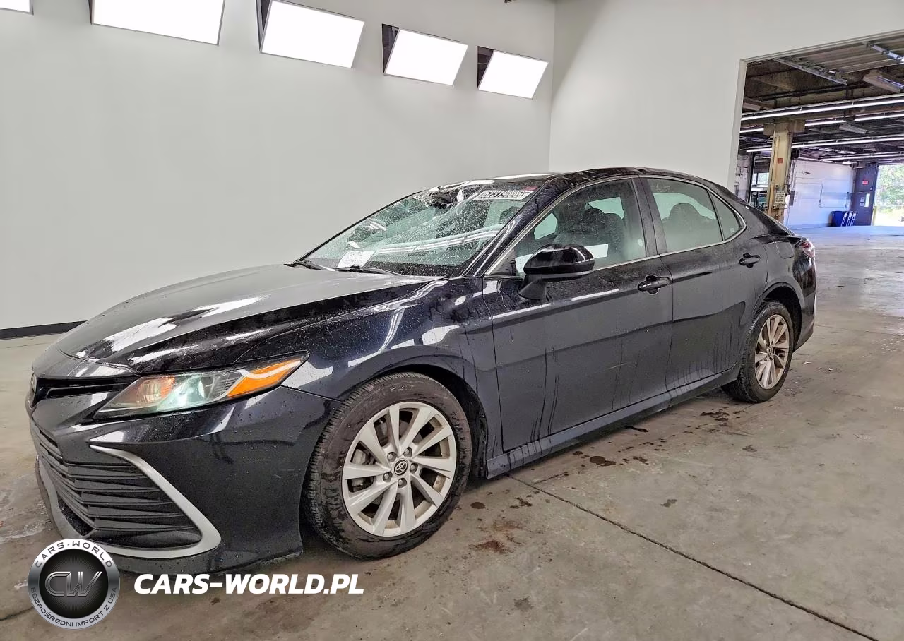 2022 Toyota Camry Le – zdjęcie 1 z 12