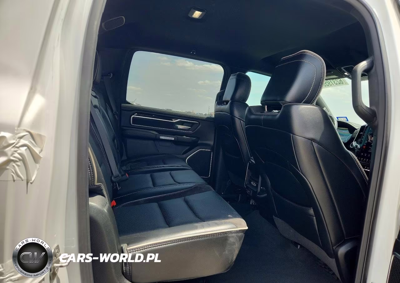 2020 Ram 1500 Laramie VIN:1C6SRFJT2LN255211 - 10