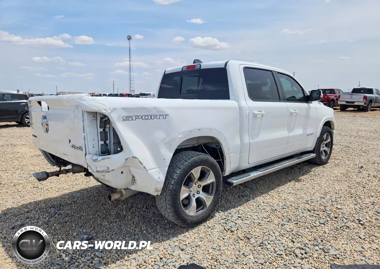 2020 Ram 1500 Laramie VIN:1C6SRFJT2LN255211 - 3