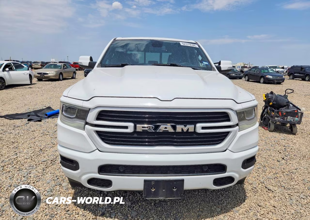 2020 Ram 1500 Laramie VIN:1C6SRFJT2LN255211 - 5