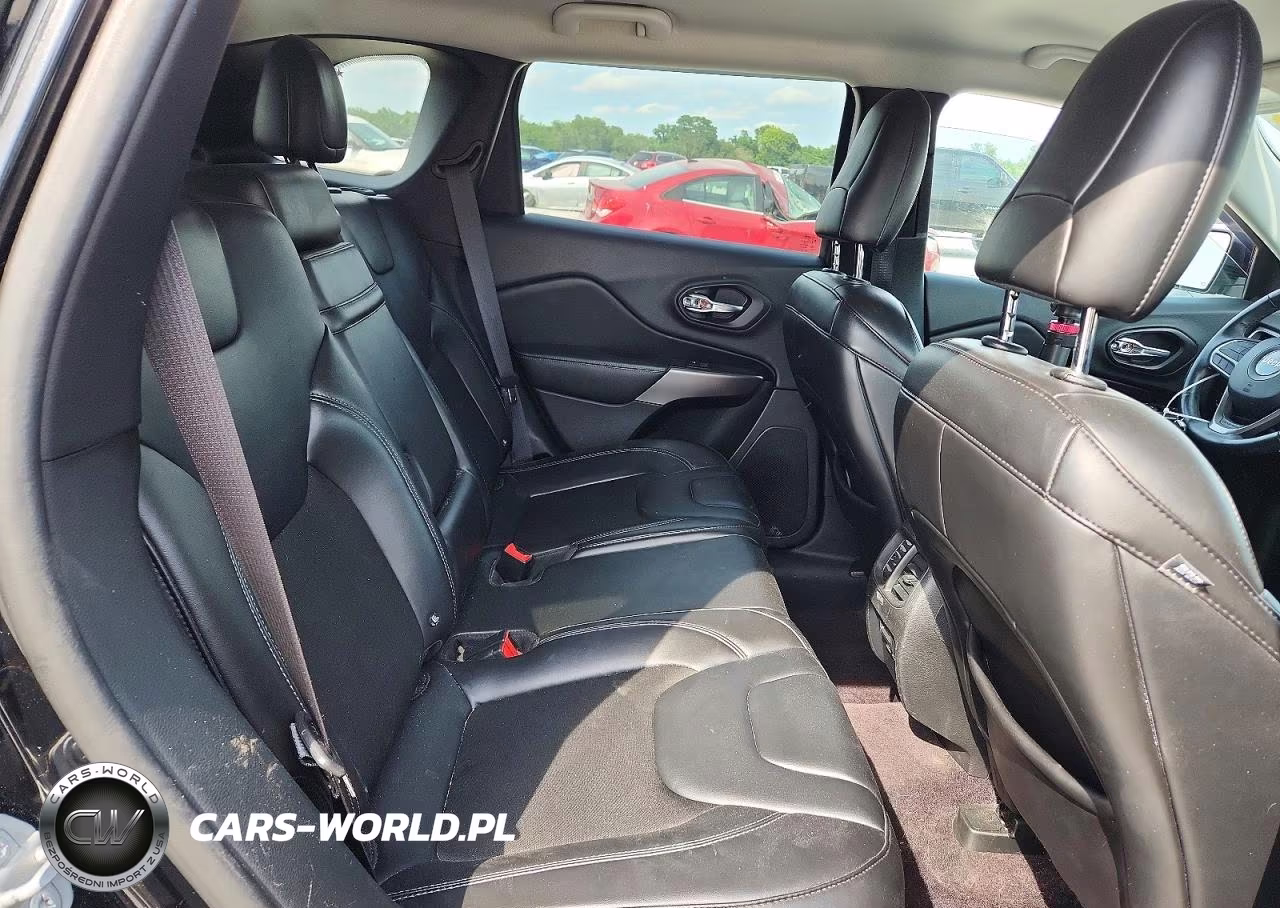 2019 Jeep Cherokee Latitude Plus VIN:1C4PJMLX6KD108257 - 11