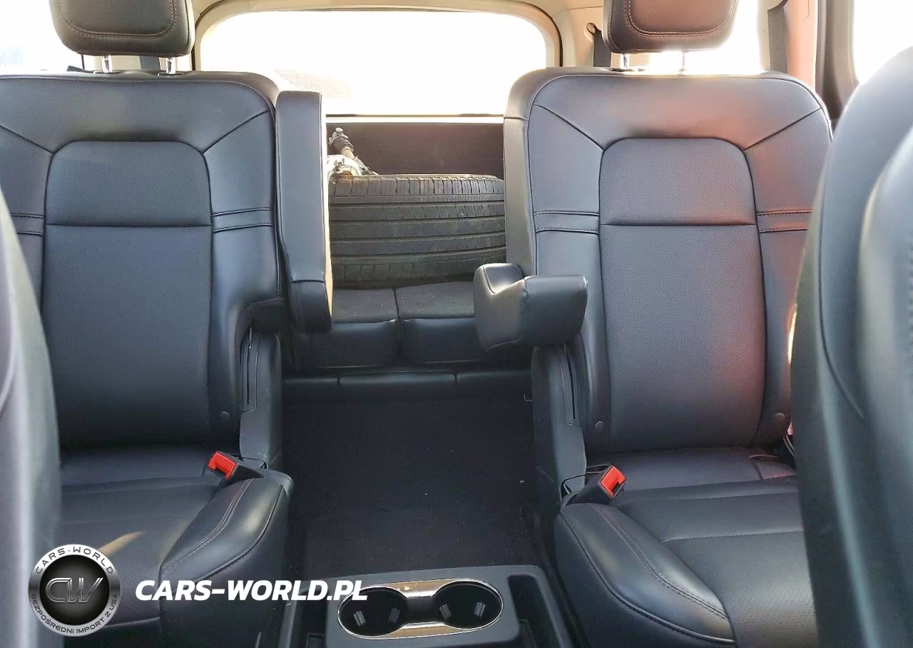 2025 Lincoln Aviator VIN:5LM5J6XC7SGL27651 - 10