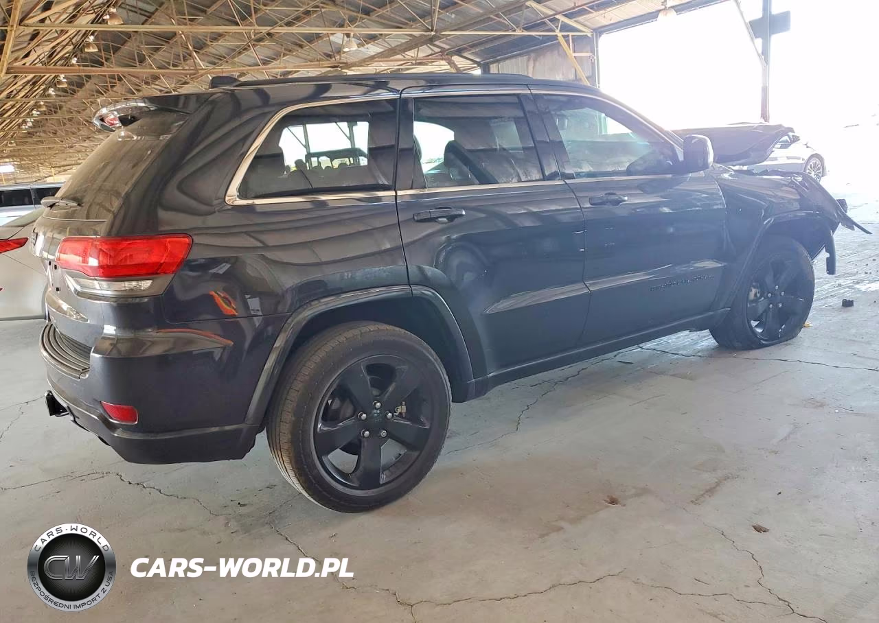 2014 Jeep Grand Cherokee Laredo VIN:1C4RJFAGXEC579555 - 3