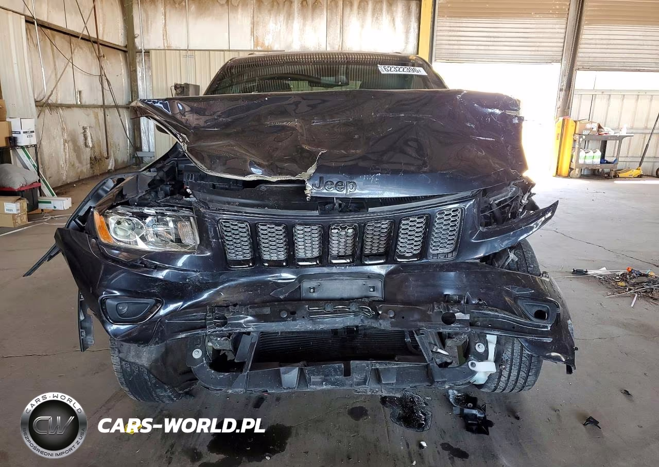 2014 Jeep Grand Cherokee Laredo VIN:1C4RJFAGXEC579555 - 5