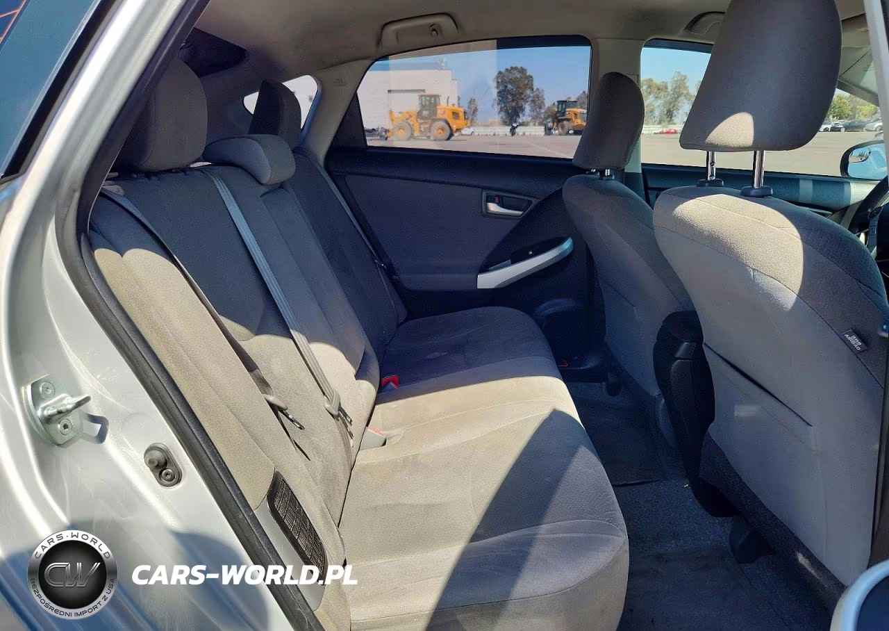 2015 Toyota Prius Two VIN:JTDKN3DU2F0420148 - 10