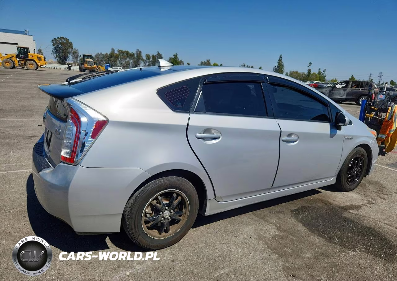 2015 Toyota Prius Two VIN:JTDKN3DU2F0420148 - 3
