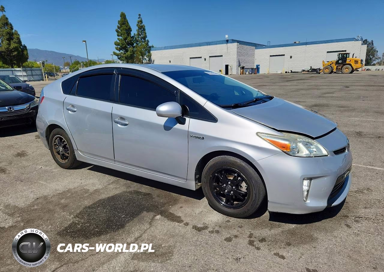 2015 Toyota Prius Two VIN:JTDKN3DU2F0420148 - 4