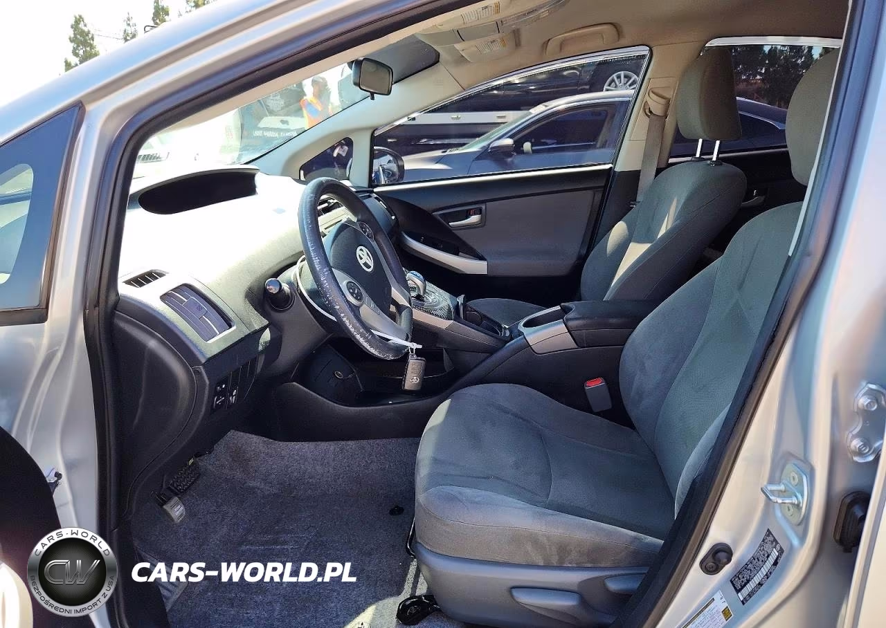 2015 Toyota Prius Two VIN:JTDKN3DU2F0420148 - 7