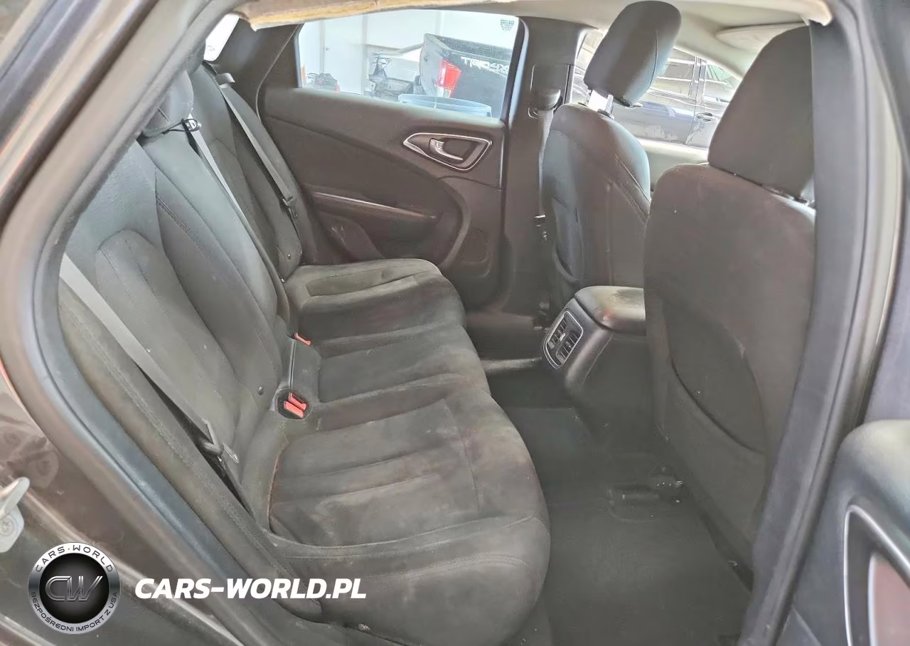 2015 Chrysler 200 Limited VIN:1C3CCCAB0FN705886 - 10