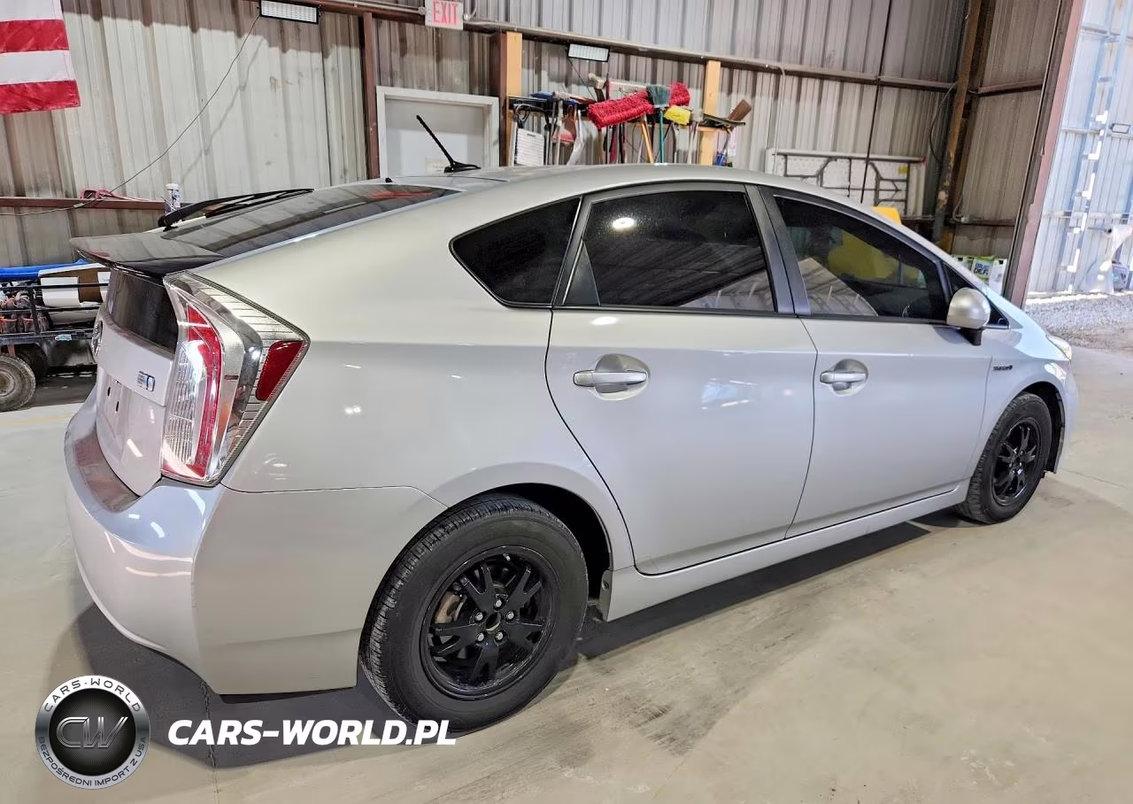 2014 Toyota Prius Three VIN:JTDKN3DUXE1771270 - 3