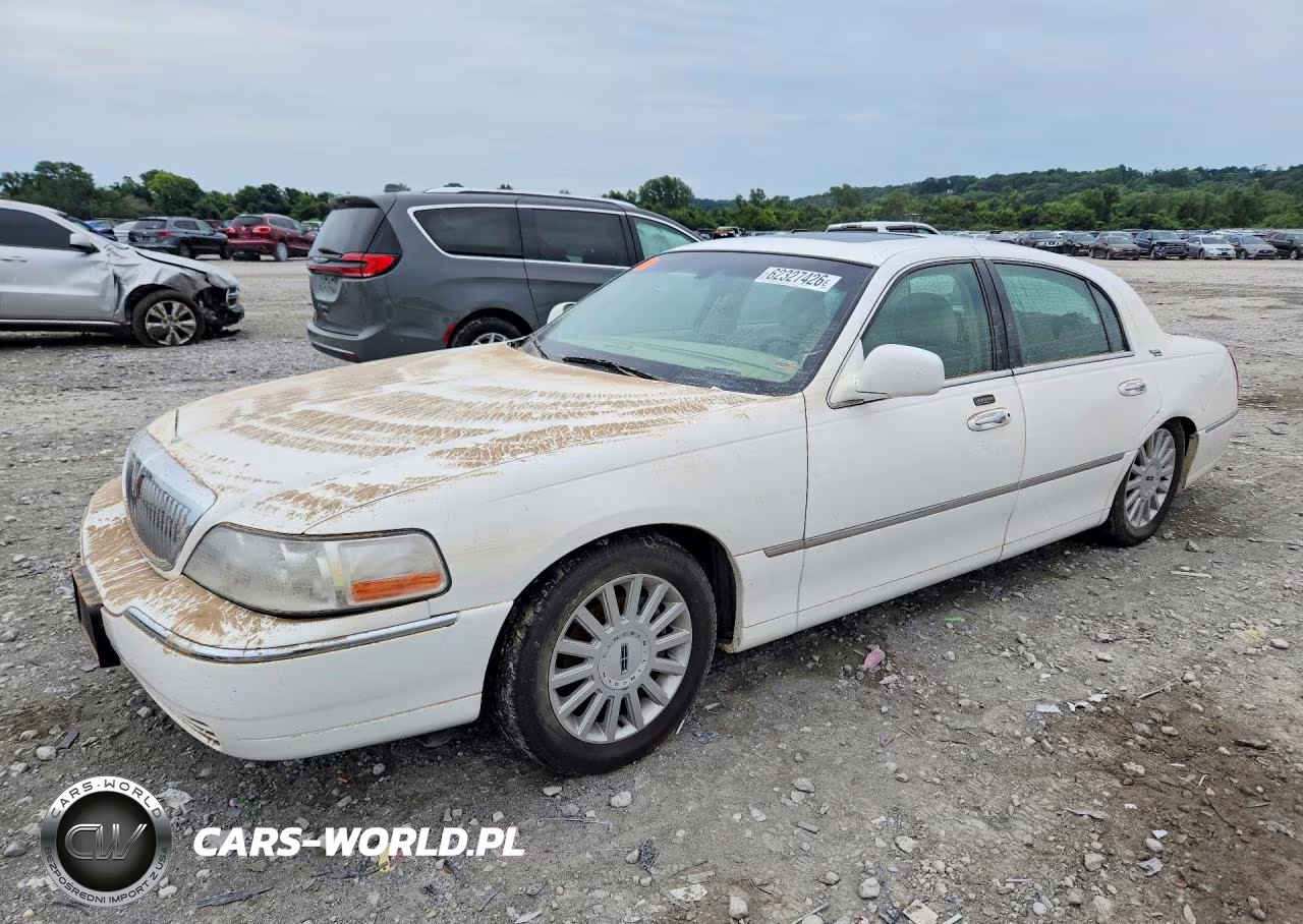 2005 Lincoln Town Car Signature Limited