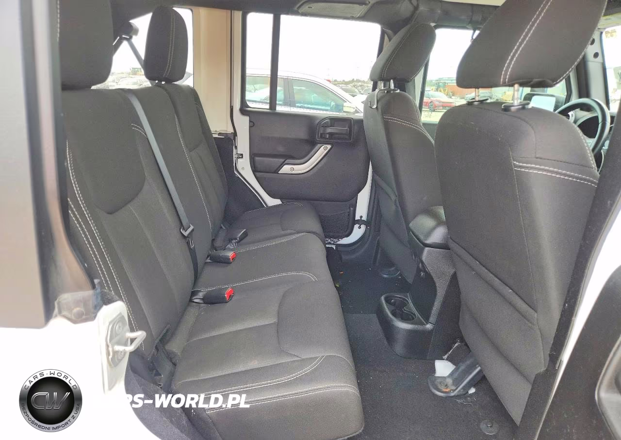 2015 Jeep Wrangler Unlimited Sahara VIN:1C4BJWEG8FL624330 - 10