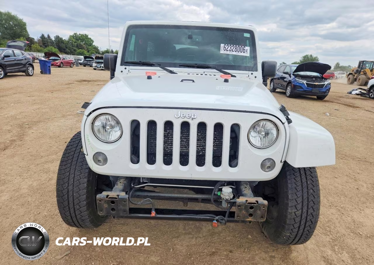 2015 Jeep Wrangler Unlimited Sahara VIN:1C4BJWEG8FL624330 - 5