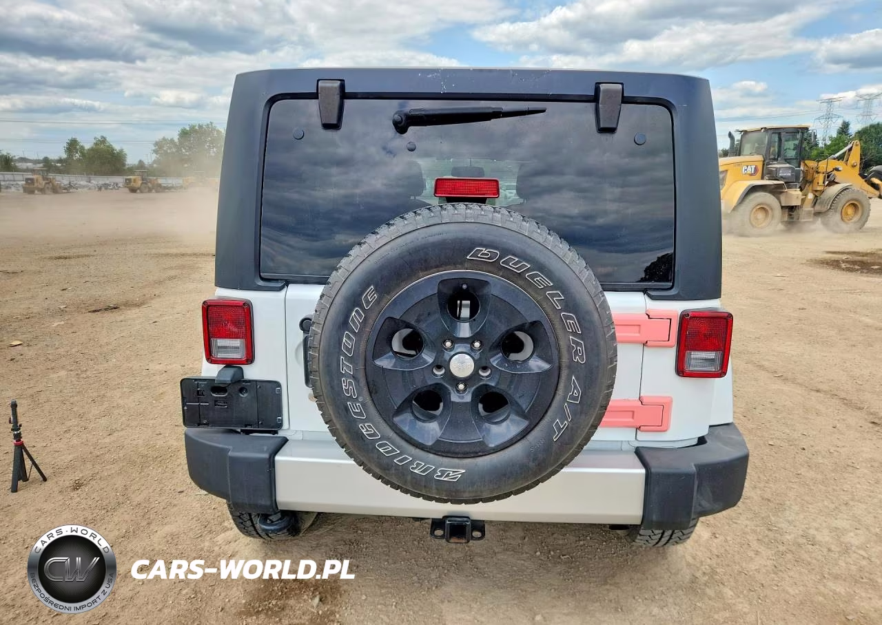2015 Jeep Wrangler Unlimited Sahara VIN:1C4BJWEG8FL624330 - 6