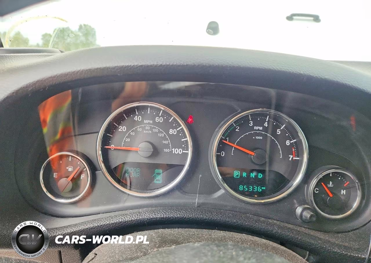 2015 Jeep Wrangler Unlimited Sahara VIN:1C4BJWEG8FL624330 - 9