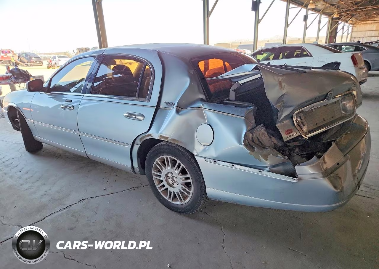 2008 Lincoln Town Car VIN:2LNHM82W58X658543 - 2