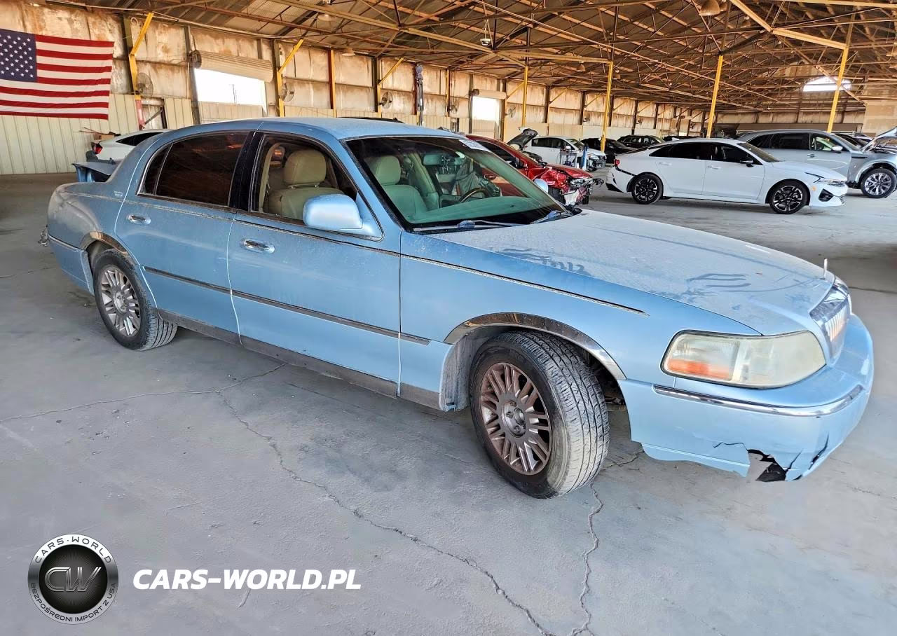 2008 Lincoln Town Car VIN:2LNHM82W58X658543 - 4