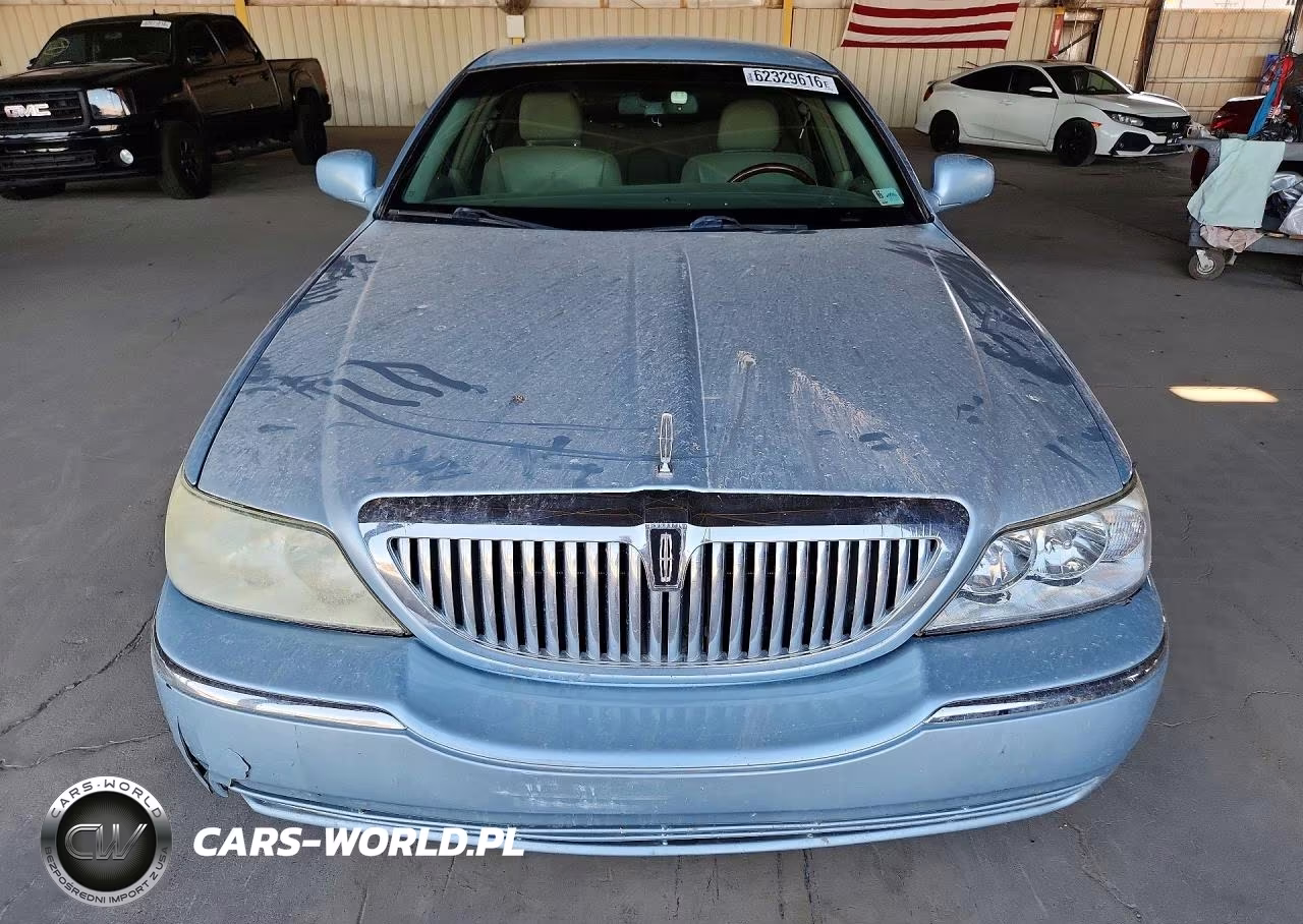 2008 Lincoln Town Car VIN:2LNHM82W58X658543 - 5