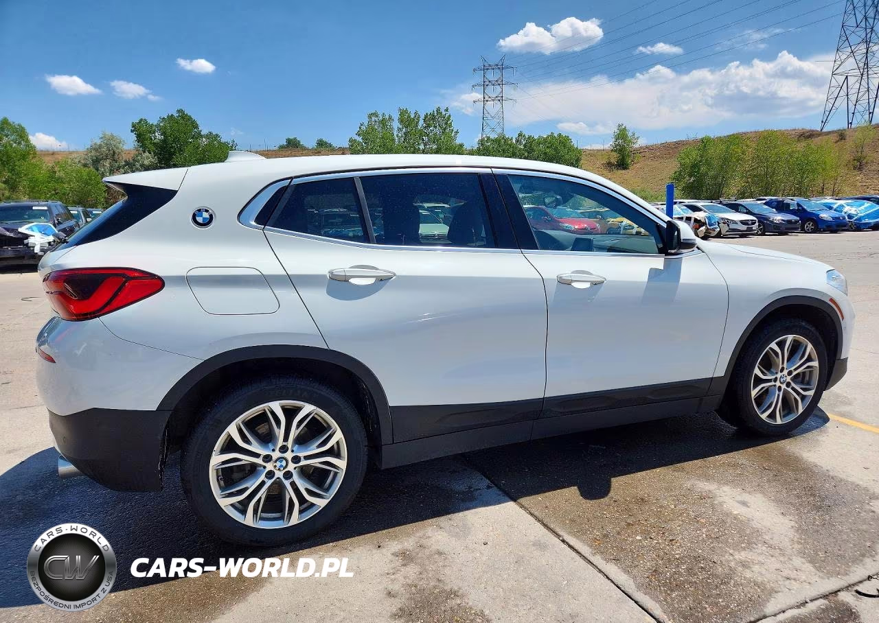 2018 BMW X2 xDrive28I VIN:WBXYJ5C38JEF70177 - 3