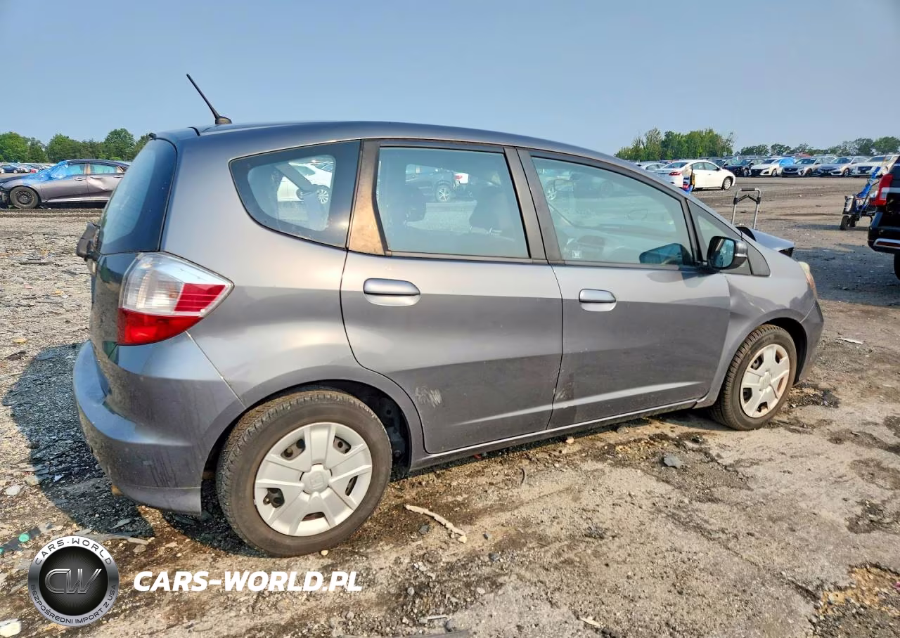 2013 Honda Fit VIN:JHMGE8H35DC067645 - 3