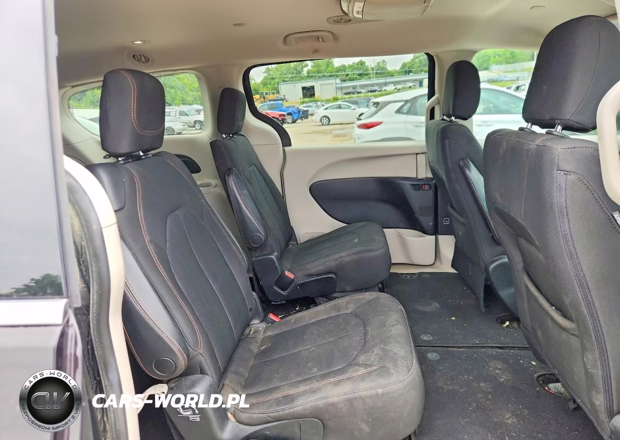 2017 Chrysler Pacifica Touring VIN:2C4RC1DG6HR614645 - 11