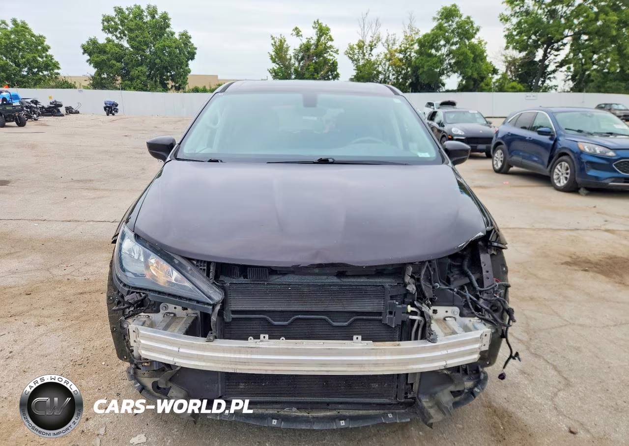2017 Chrysler Pacifica Touring VIN:2C4RC1DG6HR614645 - 5