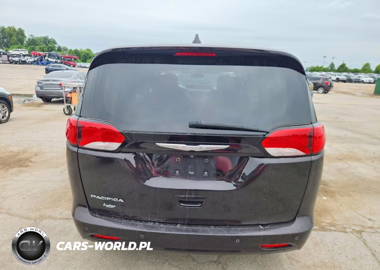 2017 Chrysler Pacifica Touring VIN:2C4RC1DG6HR614645 - 6