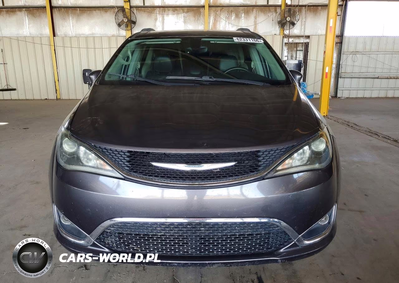 2017 Chrysler Pacifica Touring L Plus VIN:2C4RC1EG1HR585151 - 5