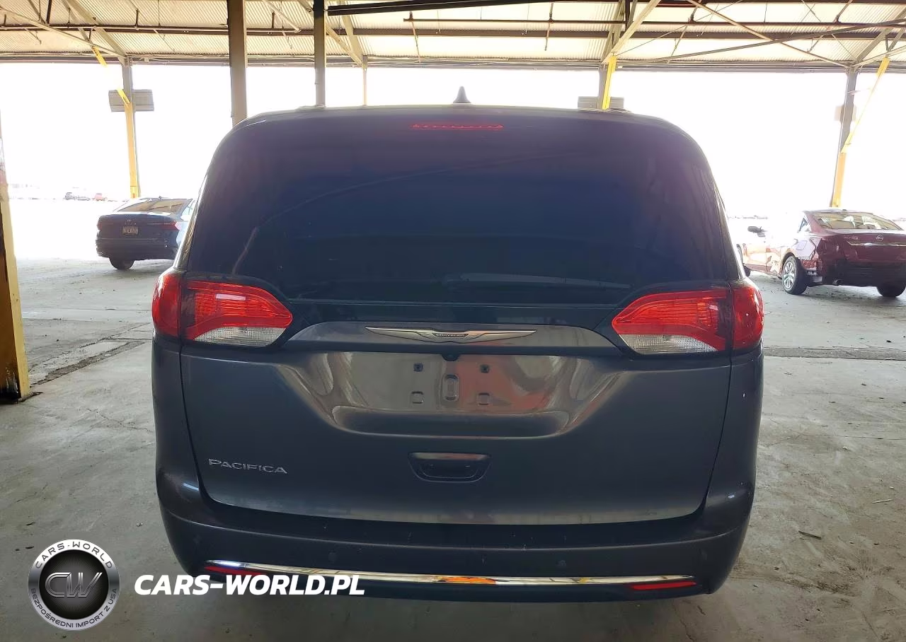2017 Chrysler Pacifica Touring L Plus VIN:2C4RC1EG1HR585151 - 6