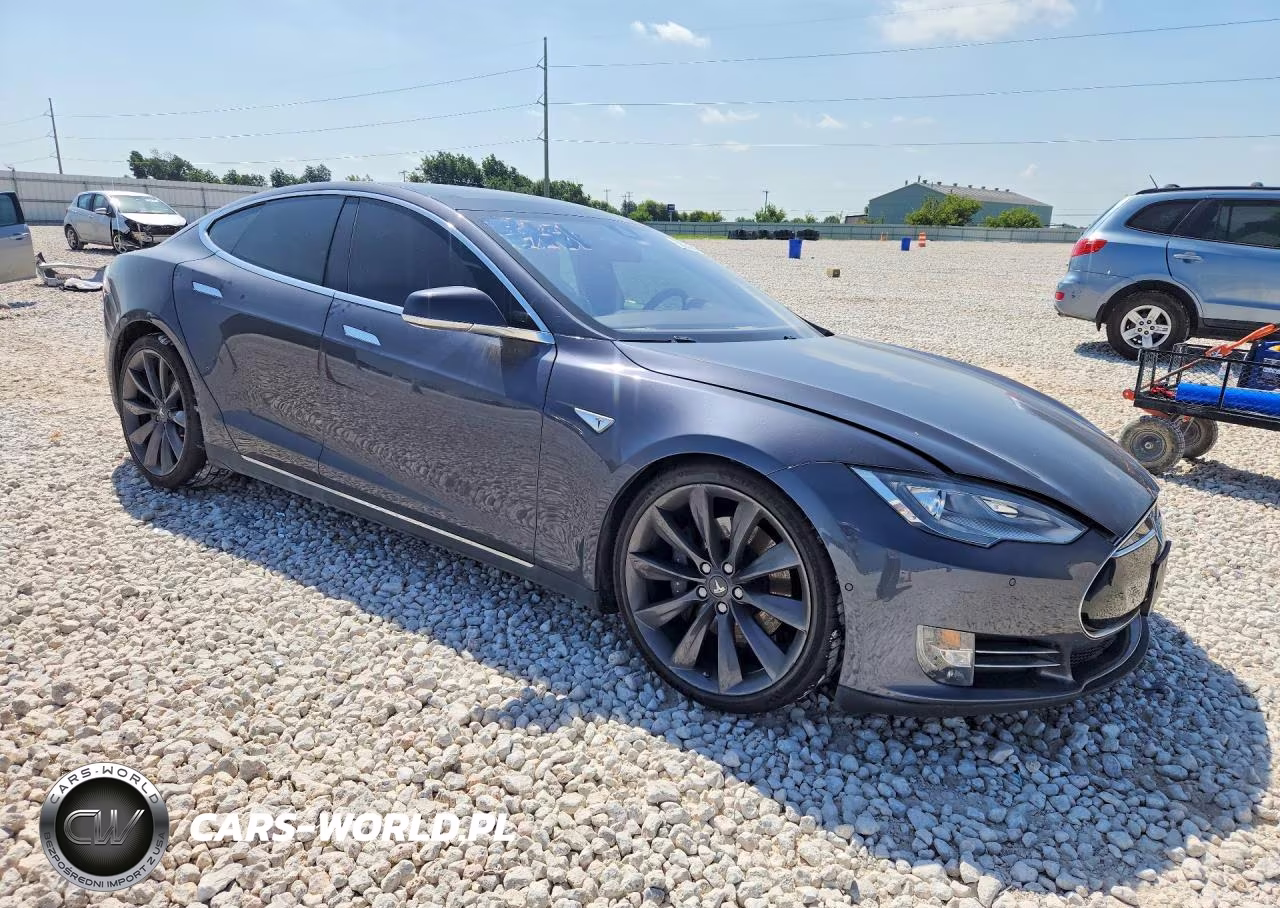 2015 Tesla Model S 85D VIN:5YJSA1H27FF090694 - 4
