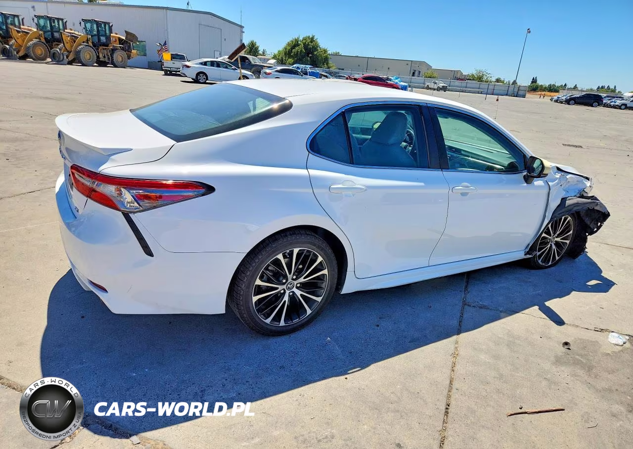 2018 Toyota Camry Se VIN:4T1B11HK4JU668469 - 3