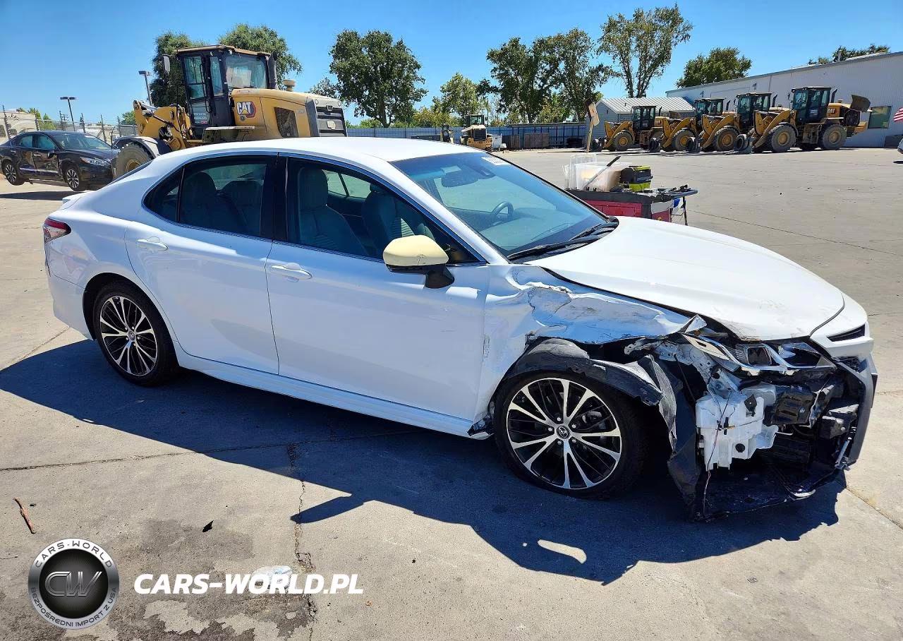 2018 Toyota Camry Se VIN:4T1B11HK4JU668469 - 4