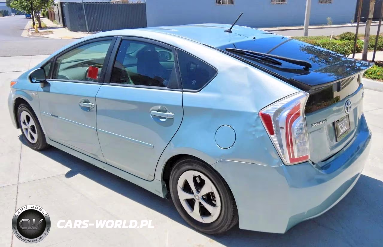 2014 Toyota Prius Two VIN:JTDKN3DU1E1829038 - 4