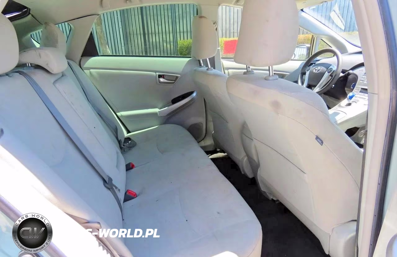 2014 Toyota Prius Two VIN:JTDKN3DU1E1829038 - 6